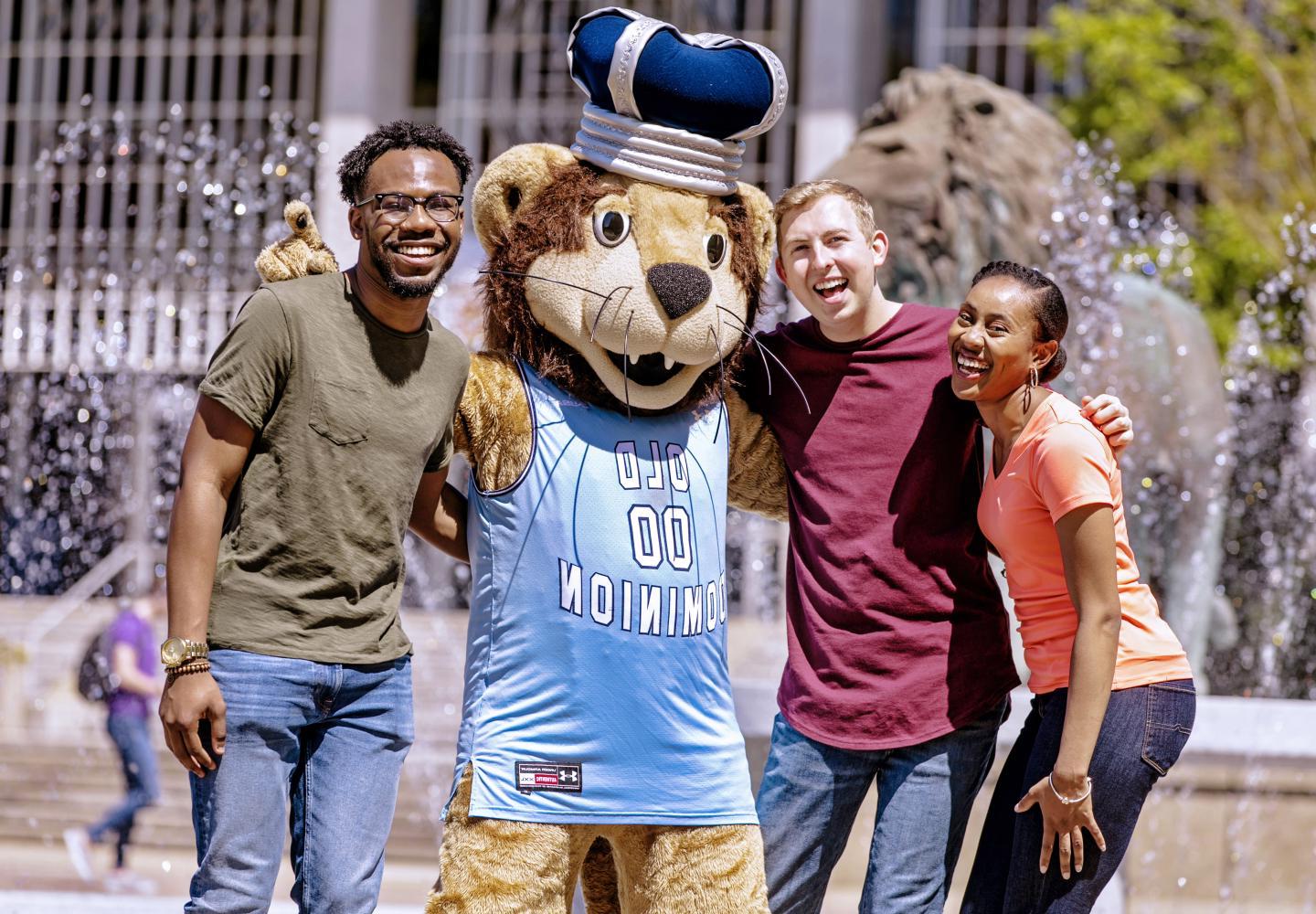 Odu Students With Big Blue